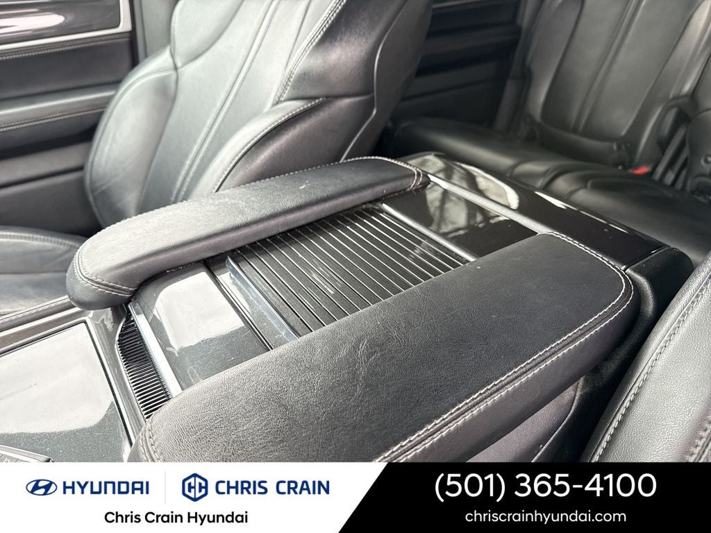 2023 Jeep Wagoneer Base