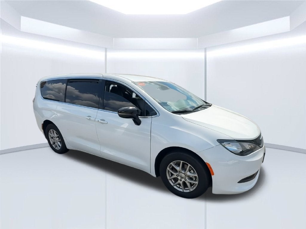 2025 Chrysler Voyager LX