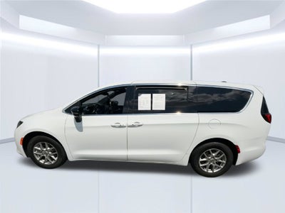 2025 Chrysler Voyager LX