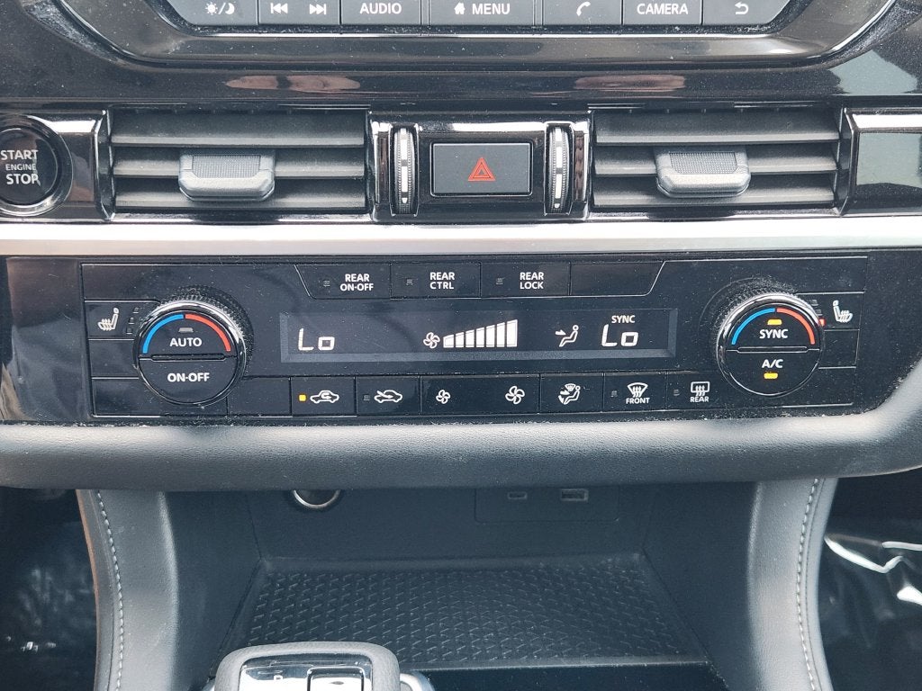 2025 Nissan Pathfinder SV