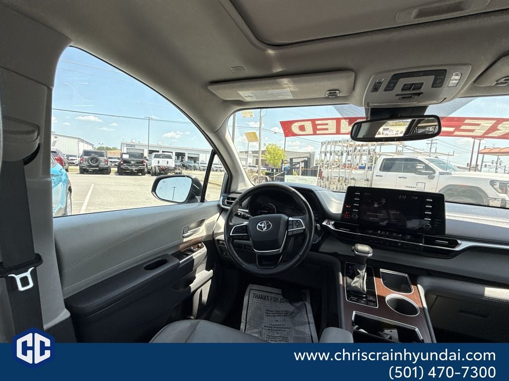 2024 Toyota Sienna XLE 8 Passenger
