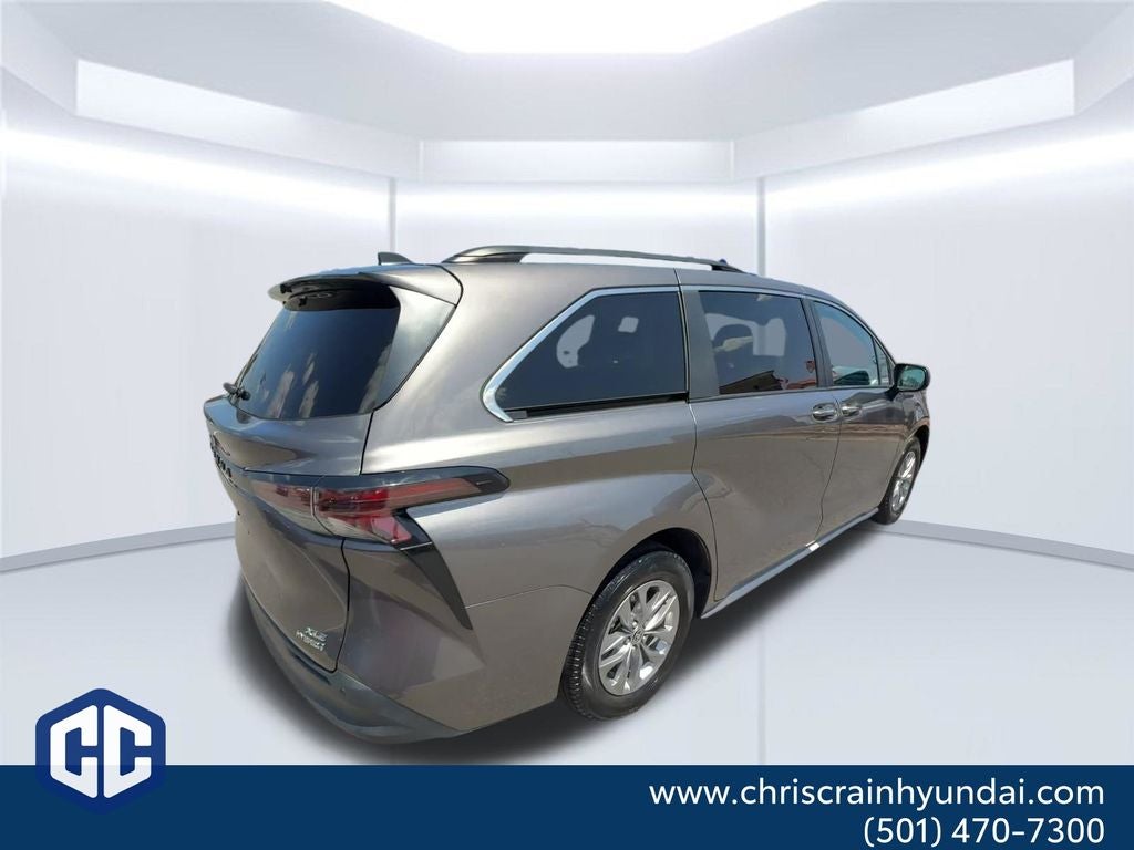 2024 Toyota Sienna XLE 8 Passenger