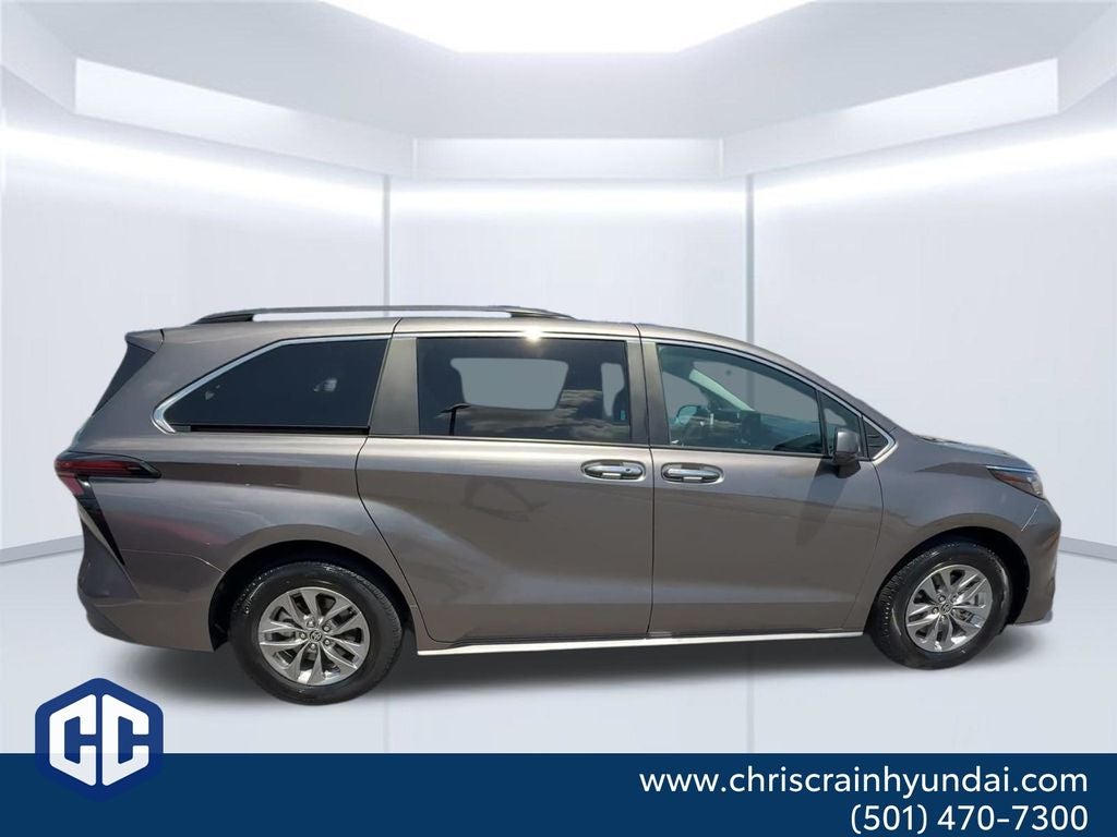 2024 Toyota Sienna XLE 8 Passenger