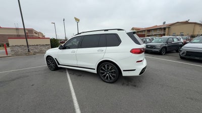 2022 BMW X7 M50i