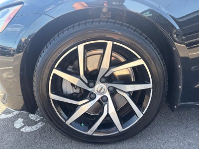 2020 Volvo S60 T6 Momentum