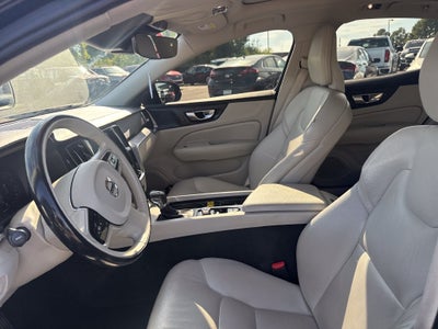 2020 Volvo S60 T6 Momentum