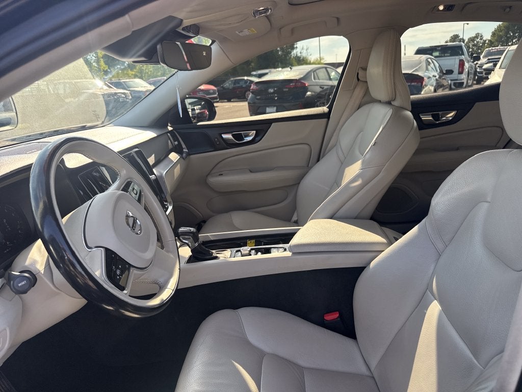 2020 Volvo S60 T6 Momentum
