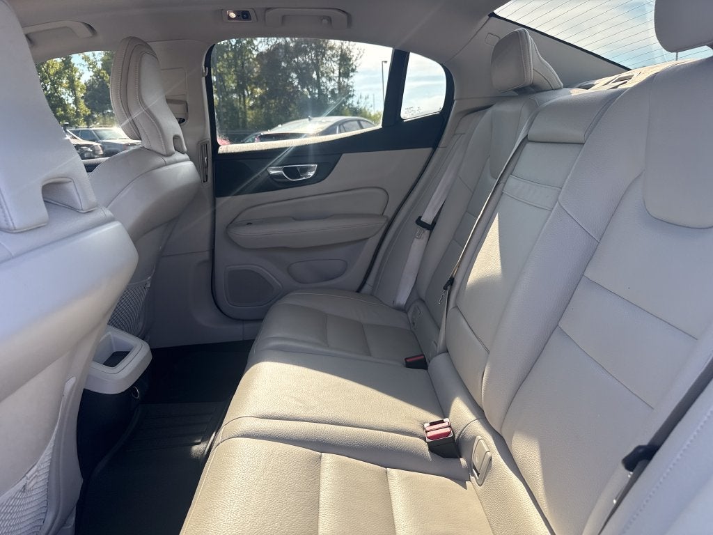 2020 Volvo S60 T6 Momentum