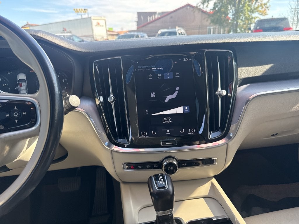 2020 Volvo S60 T6 Momentum