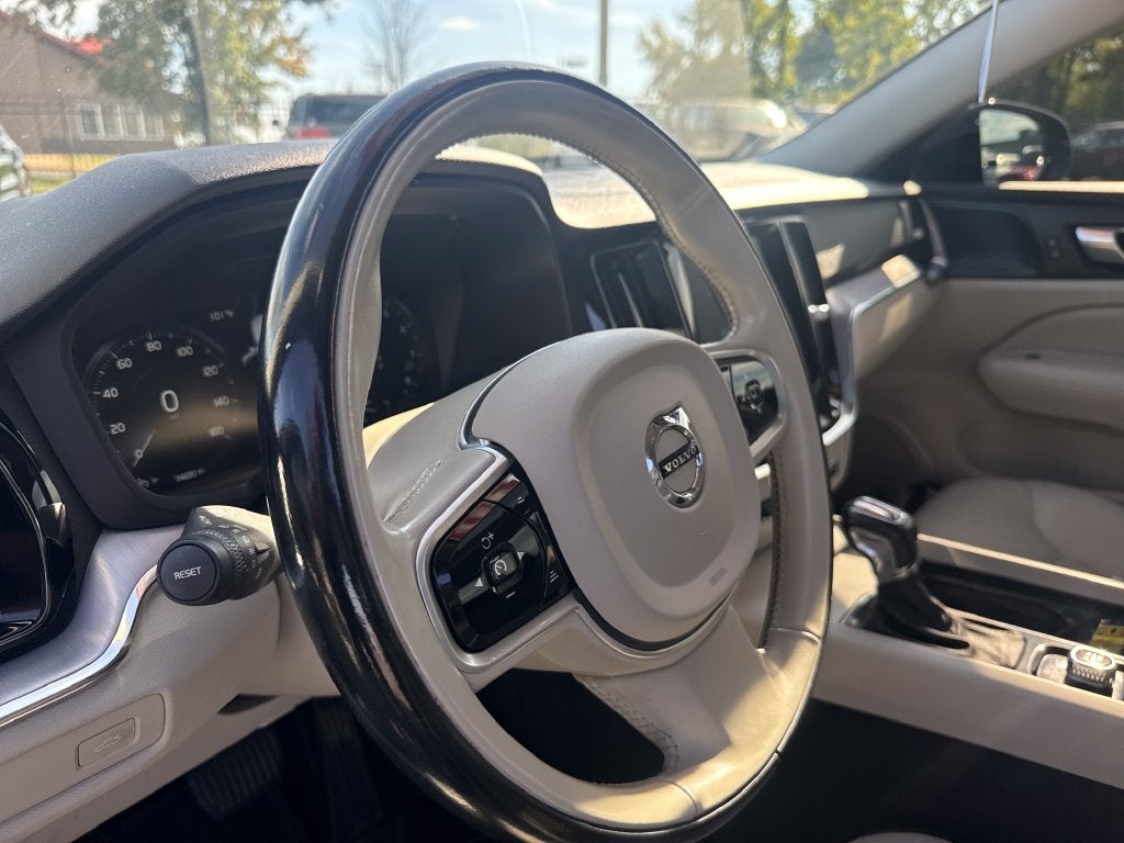 2020 Volvo S60 T6 Momentum