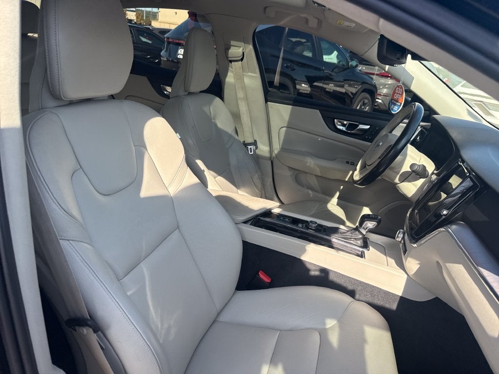 2020 Volvo S60 T6 Momentum