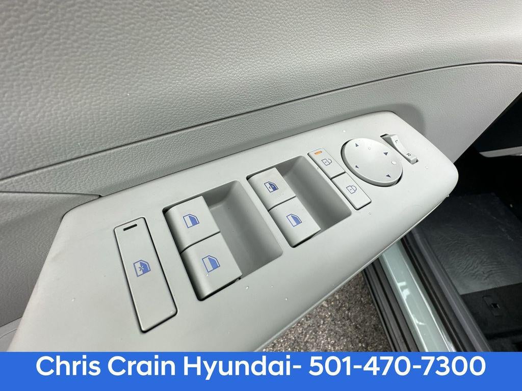 2026 Hyundai KONA SE FWD