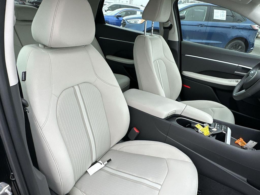 2025 Hyundai SONATA HYBRID SEL
