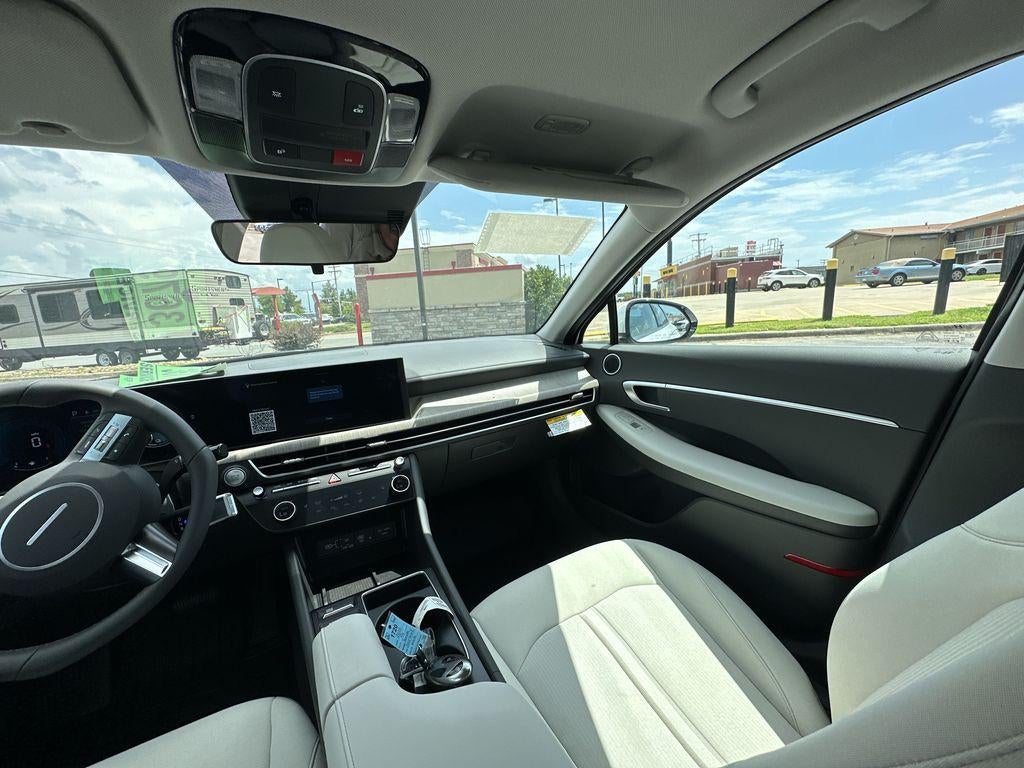 2025 Hyundai SONATA HYBRID SEL