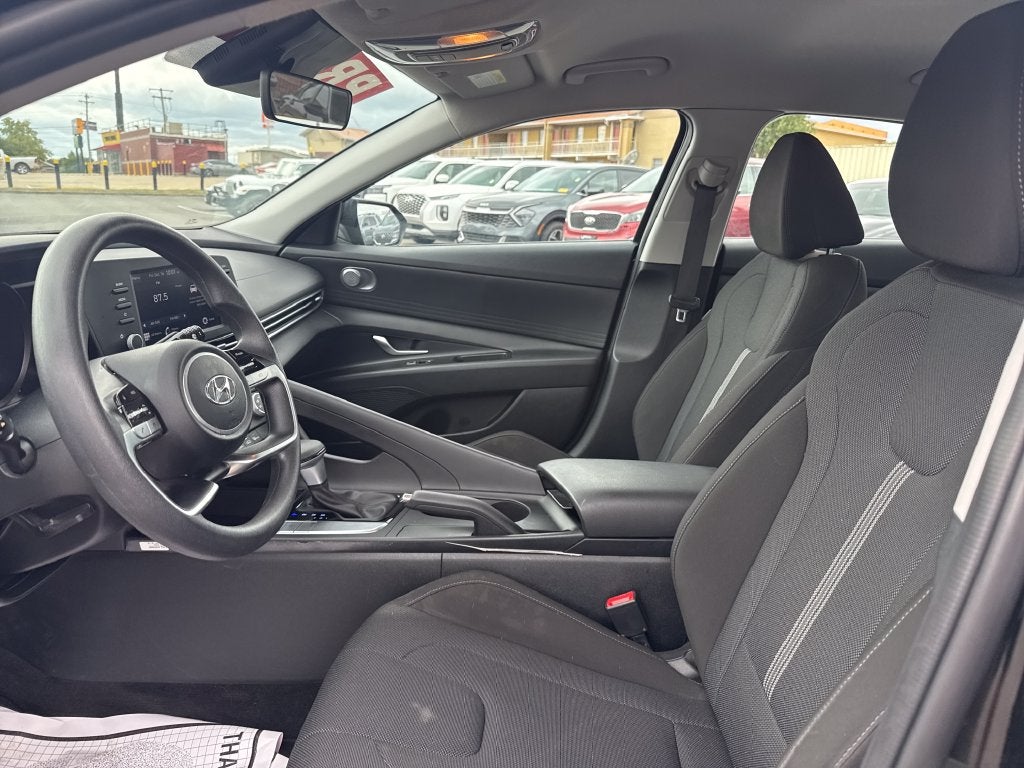 2023 Hyundai ELANTRA SE