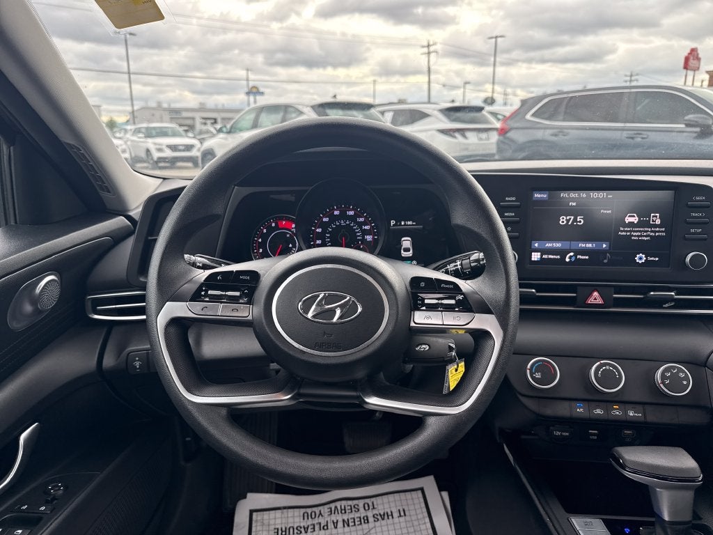 2023 Hyundai ELANTRA SE