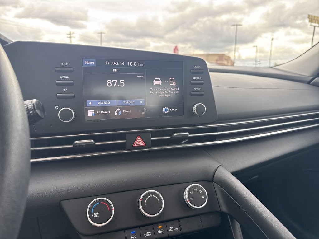 2023 Hyundai ELANTRA SE