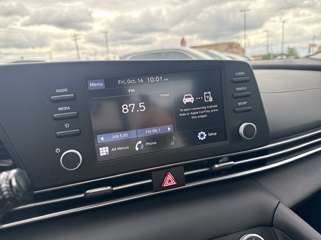 2023 Hyundai ELANTRA SE