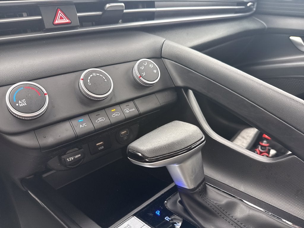 2023 Hyundai ELANTRA SE