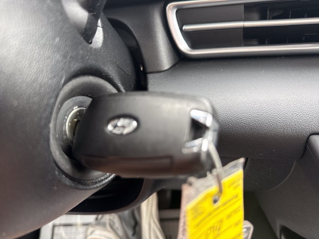 2023 Hyundai ELANTRA SE