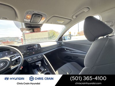 2024 Hyundai ELANTRA SE