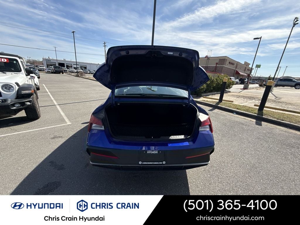 2024 Hyundai ELANTRA SE