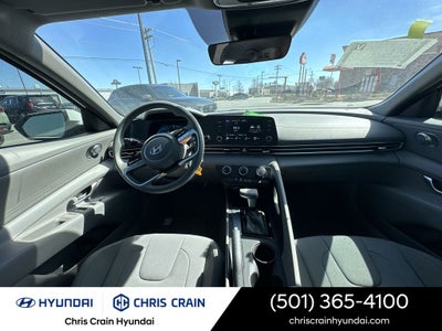 2025 Hyundai ELANTRA SE