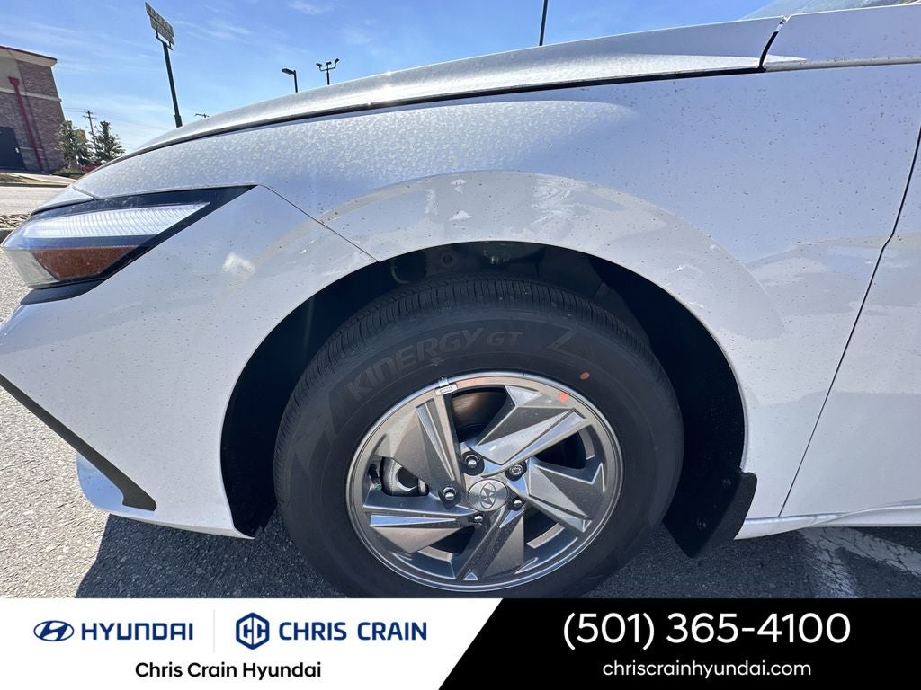 2025 Hyundai ELANTRA SE