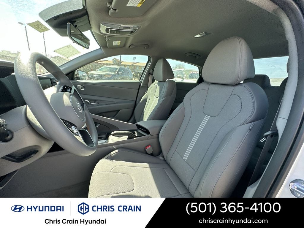 2025 Hyundai ELANTRA SE