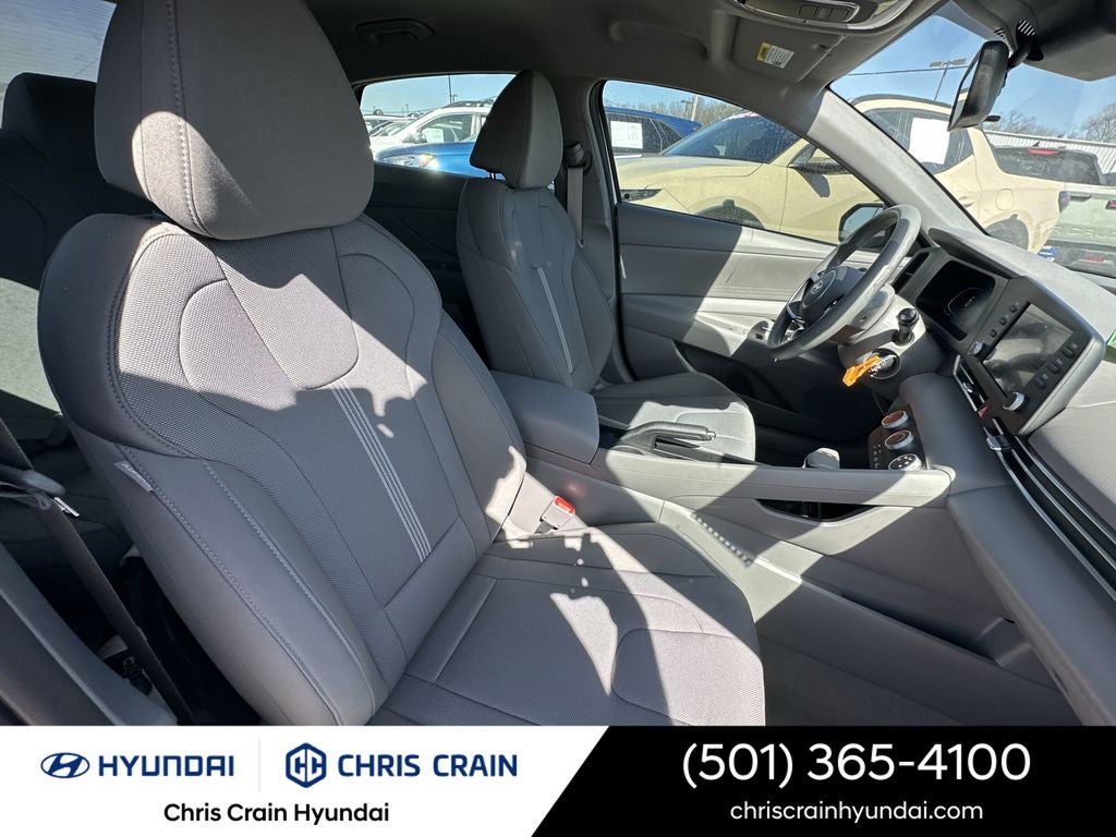 2025 Hyundai ELANTRA SE