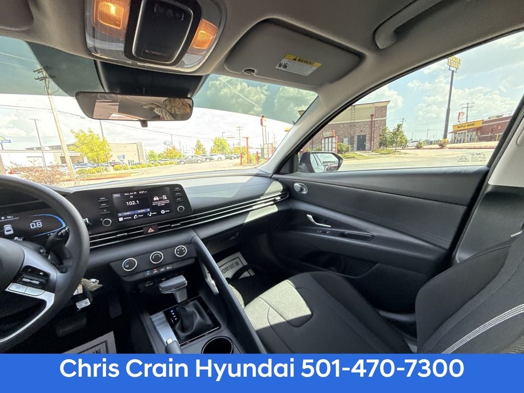 2025 Hyundai ELANTRA SE