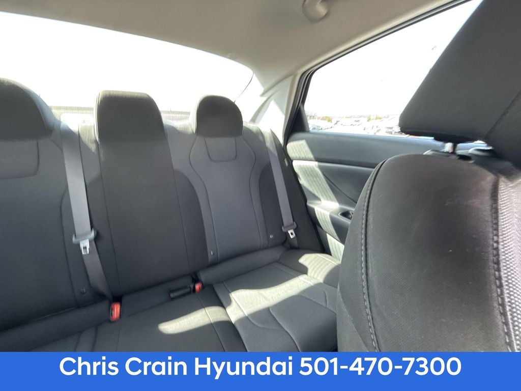 2025 Hyundai ELANTRA SE
