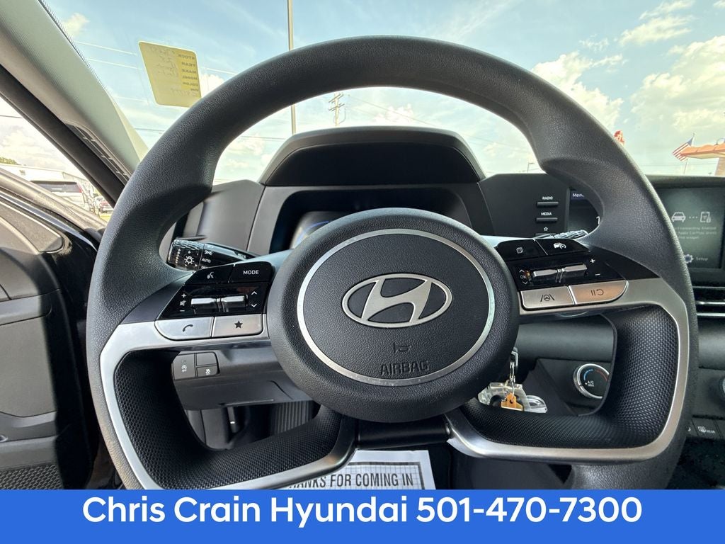 2025 Hyundai ELANTRA SE