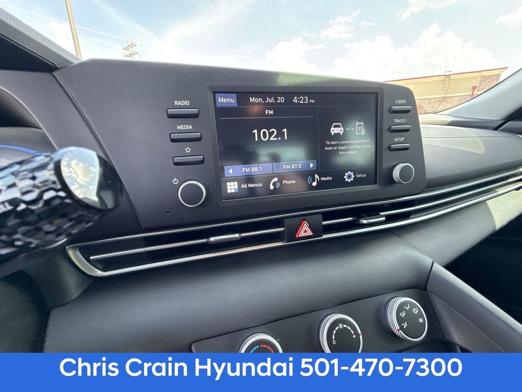 2025 Hyundai ELANTRA SE