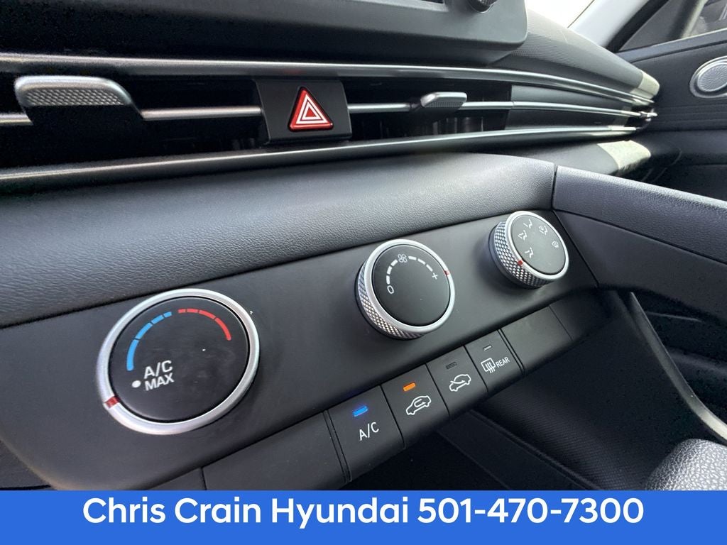 2025 Hyundai ELANTRA SE