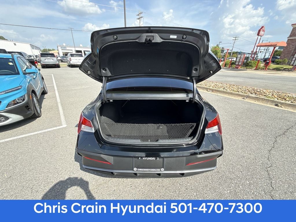 2025 Hyundai ELANTRA SE