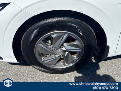 2025 Hyundai ELANTRA SE