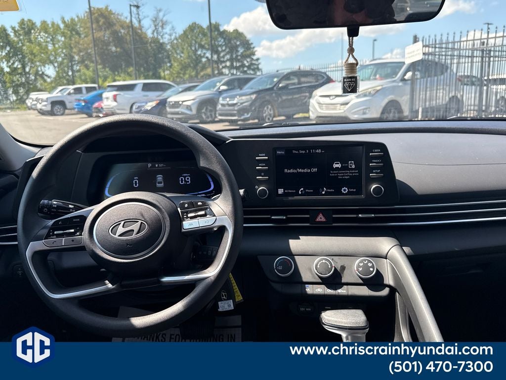 2025 Hyundai ELANTRA SE