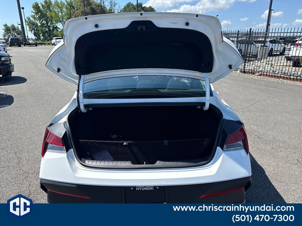 2025 Hyundai ELANTRA SE