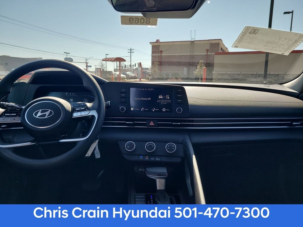 2024 Hyundai ELANTRA SE