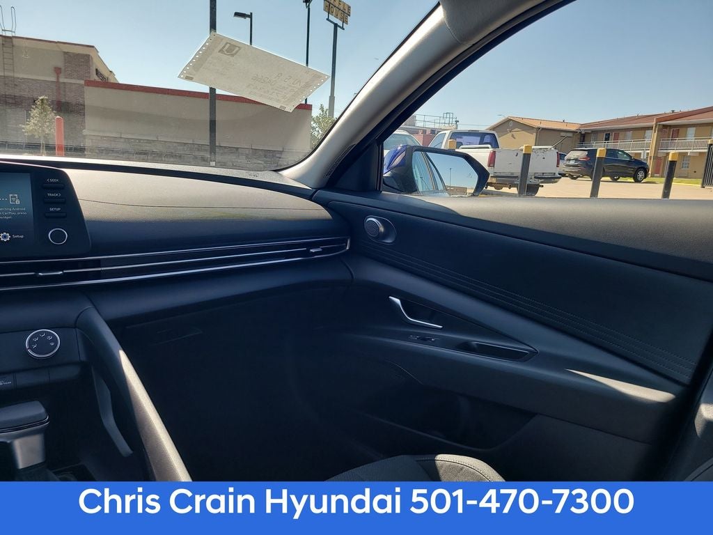 2024 Hyundai ELANTRA SE