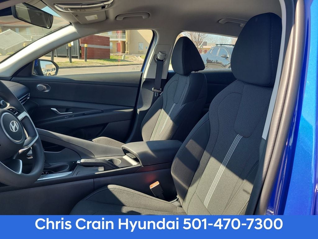 2024 Hyundai ELANTRA SE