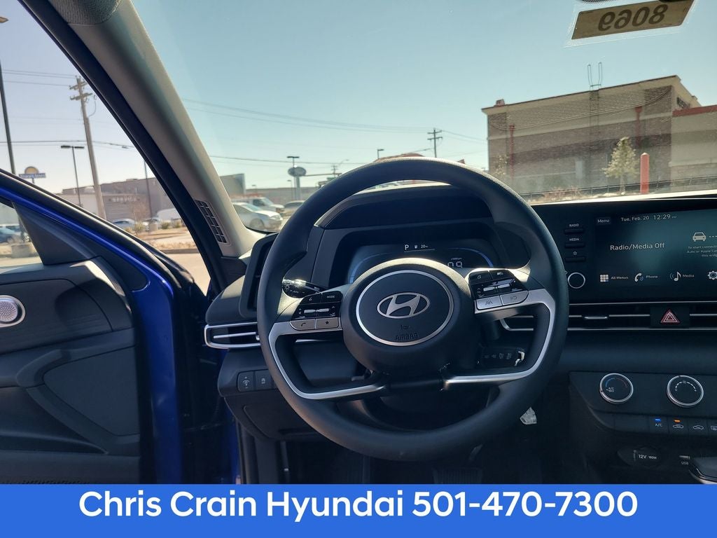 2024 Hyundai ELANTRA SE