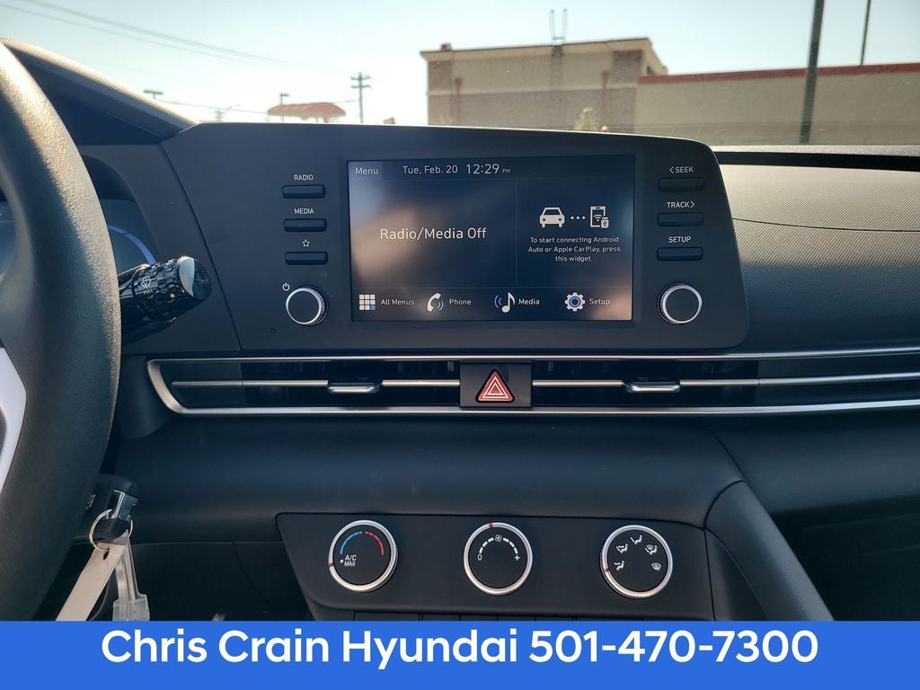 2024 Hyundai ELANTRA SE