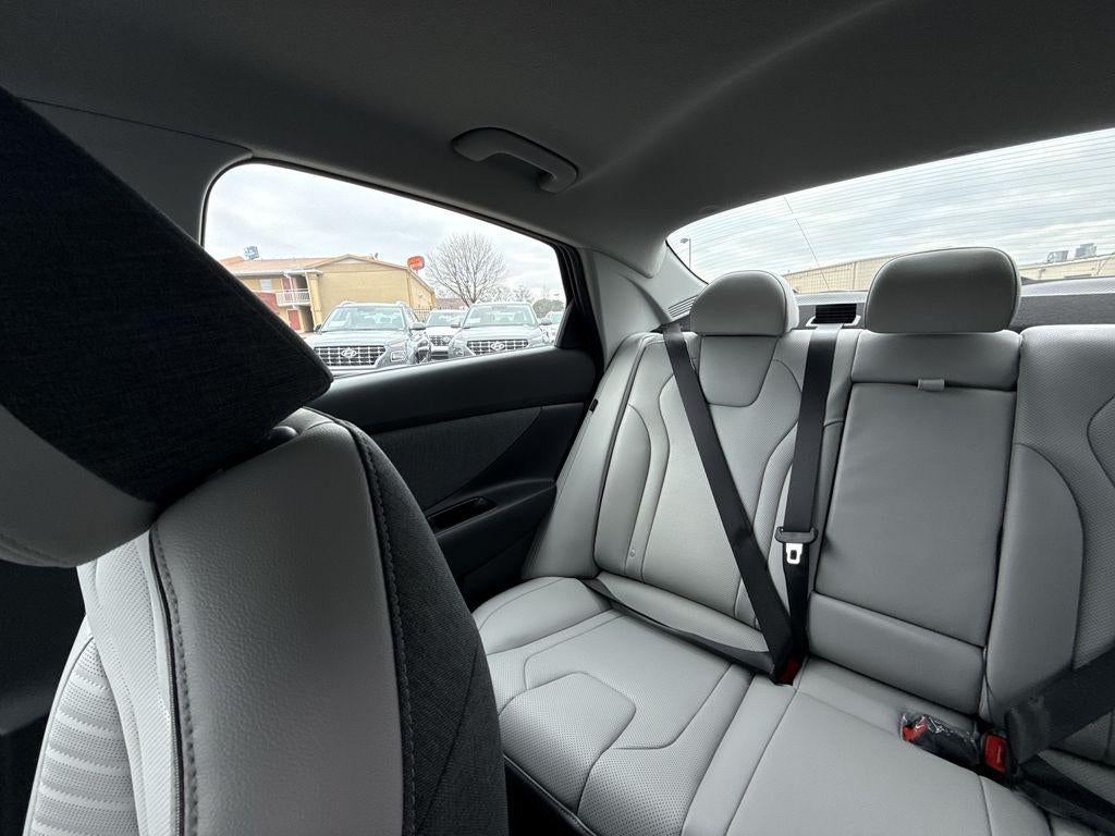 2025 Hyundai ELANTRA Limited