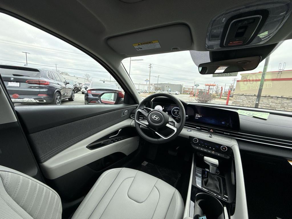 2025 Hyundai ELANTRA Limited