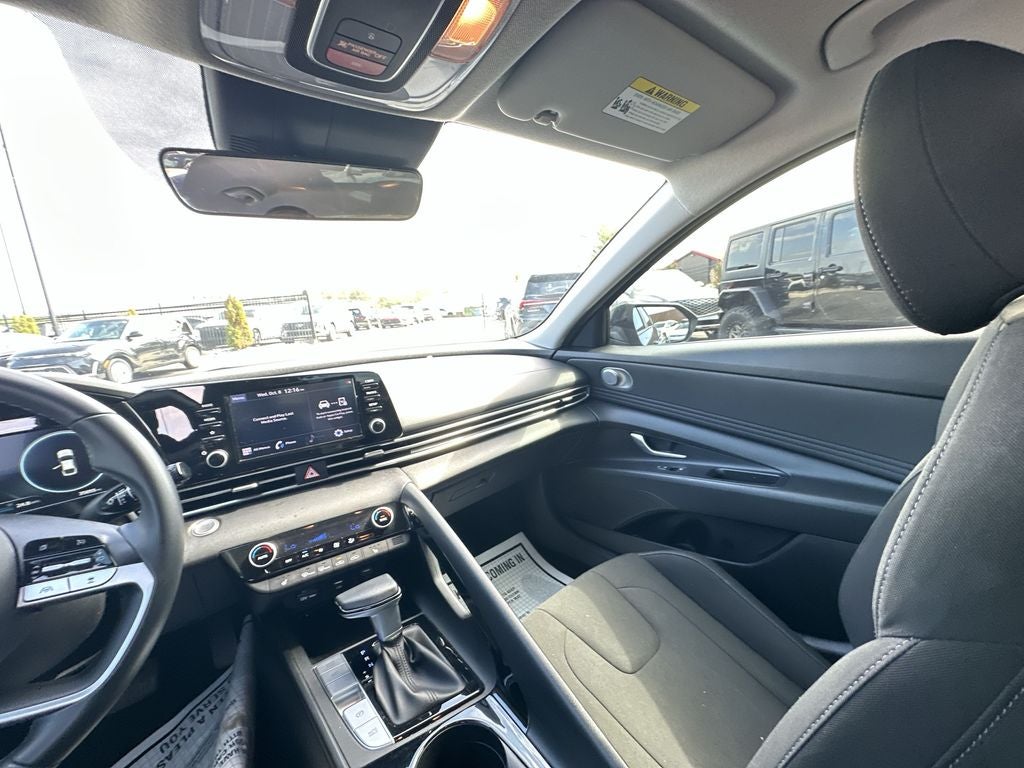 2022 Hyundai ELANTRA SEL