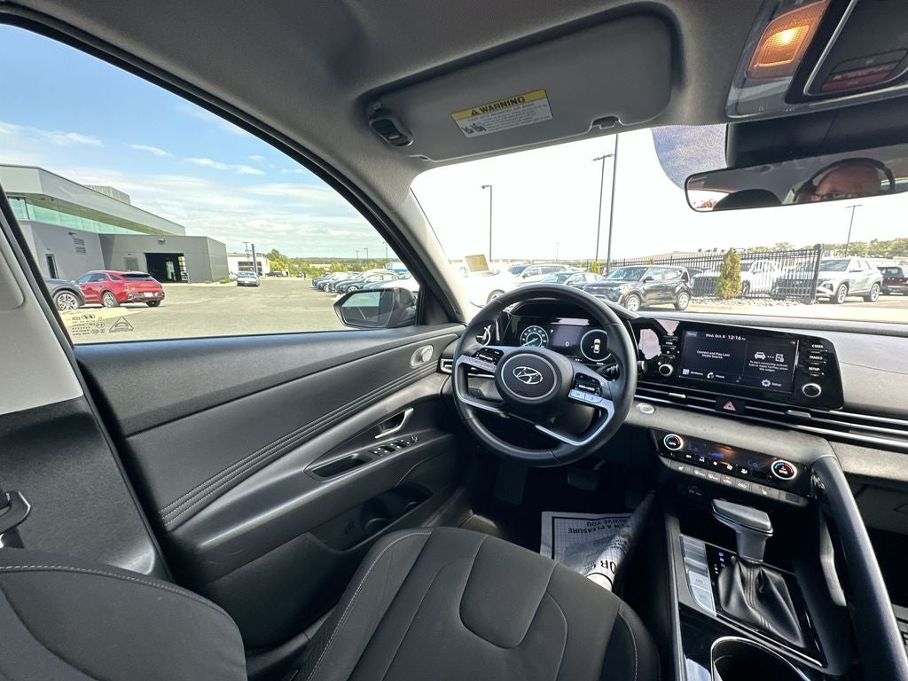 2022 Hyundai ELANTRA SEL