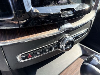 2021 Volvo XC60 T5 Momentum