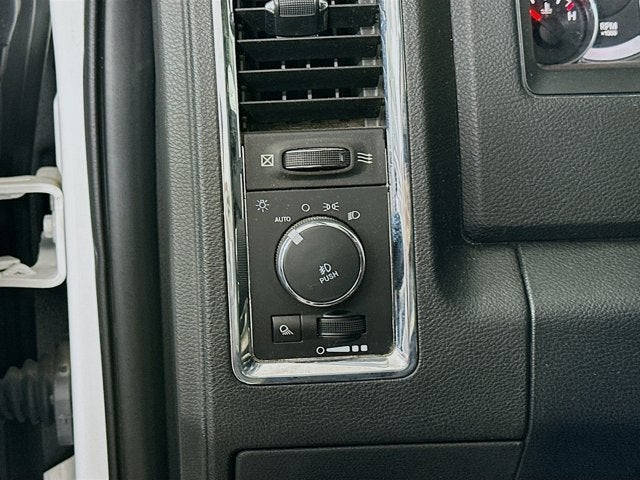 2017 RAM 1500 Laramie Crew Cab 4x4 5'7' Box